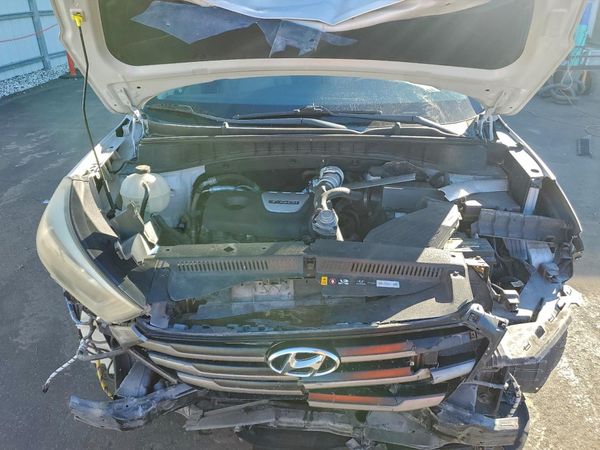 2016 HYUNDAI TUCSON — Engine bay