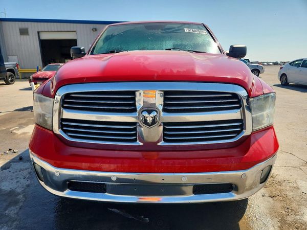 2015 RAM 1500 SLT