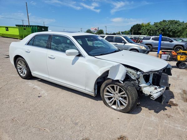 2016 CHRYSLER 300