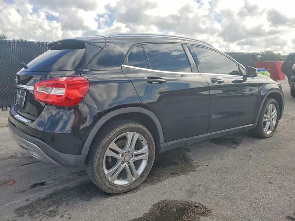 2017 MERCEDES-BENZ GLA GLA250