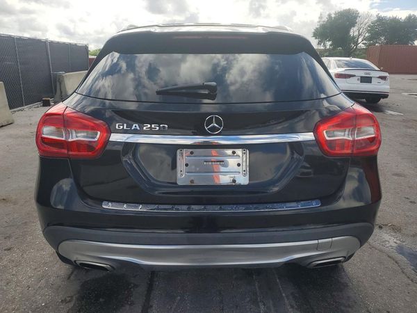 2017 MERCEDES-BENZ GLA GLA250