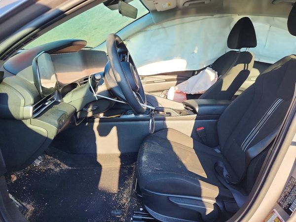 2024 HYUNDAI ELANTRA