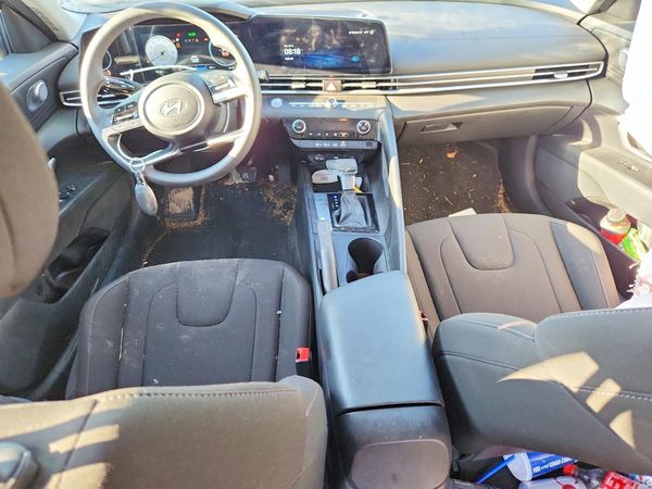 2024 HYUNDAI ELANTRA