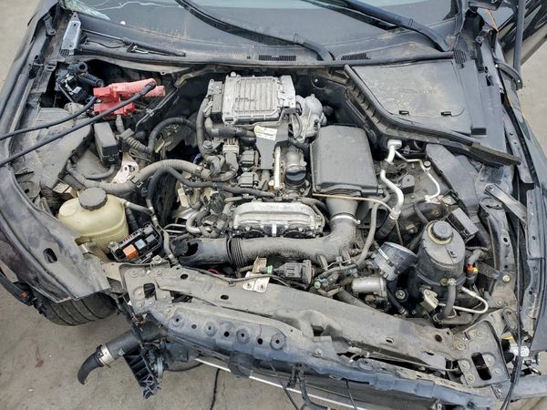 2018 INFINITI Q50 — Engine bay