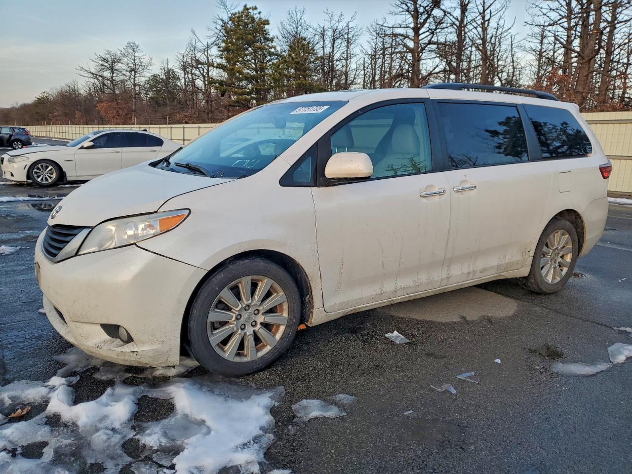 2015 TOYOTA SIENNA