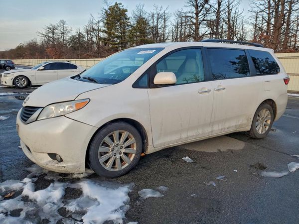 2015 TOYOTA SIENNA