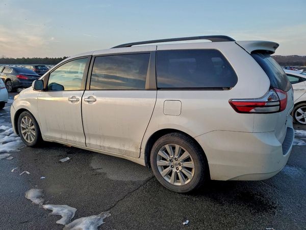 2015 TOYOTA SIENNA