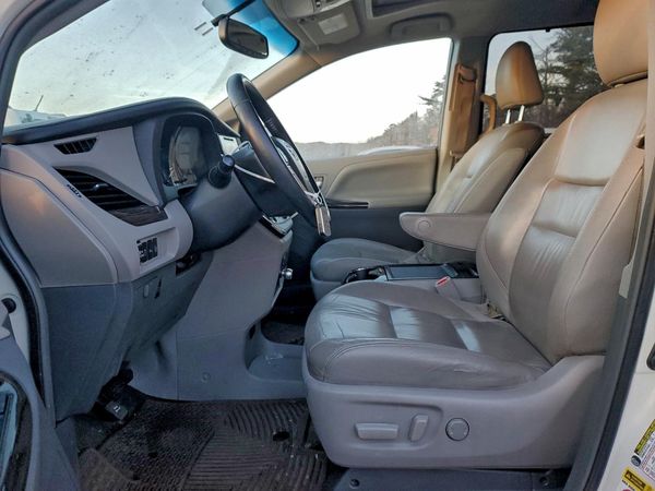 2015 TOYOTA SIENNA