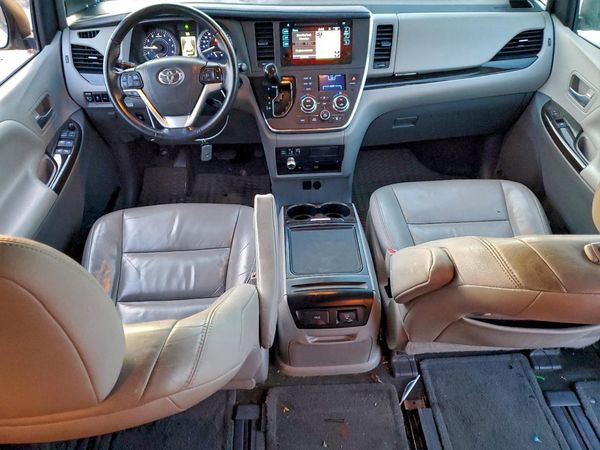 2015 TOYOTA SIENNA