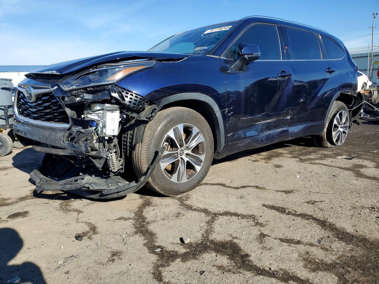 2021 TOYOTA HIGHLANDER XLE