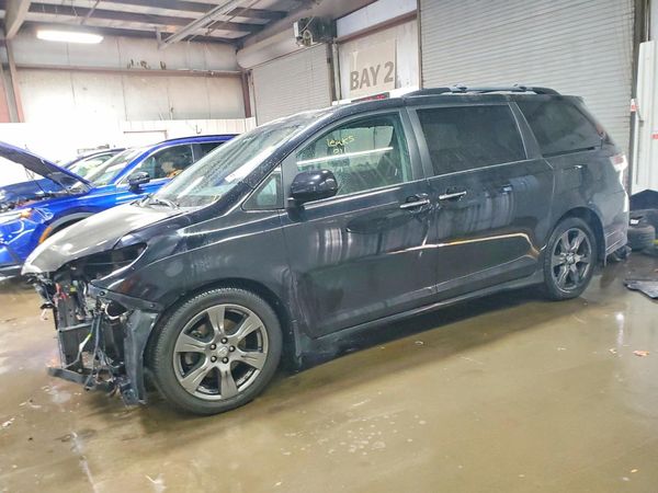 2017 TOYOTA SIENNA