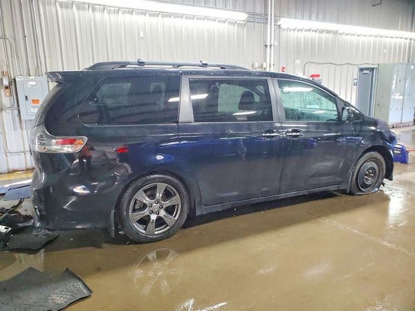 2017 TOYOTA SIENNA