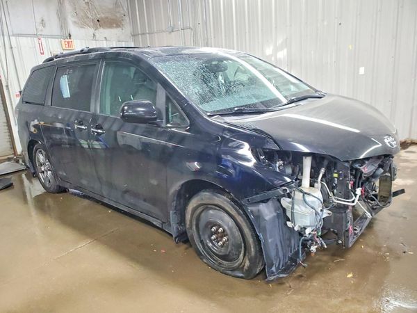 2017 TOYOTA SIENNA