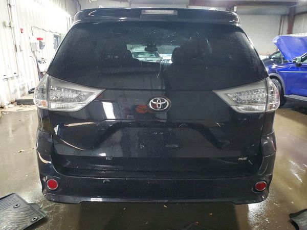 2017 TOYOTA SIENNA