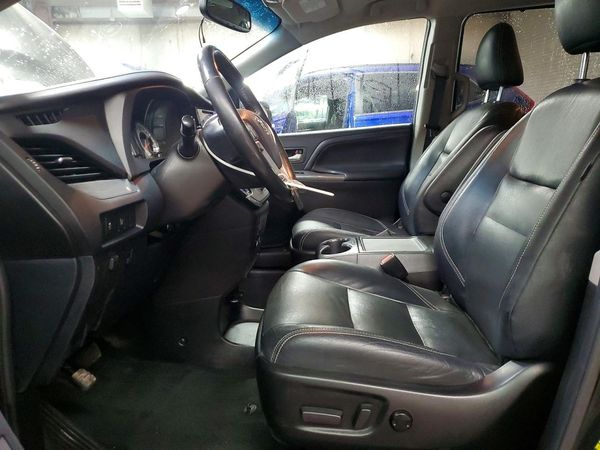 2017 TOYOTA SIENNA