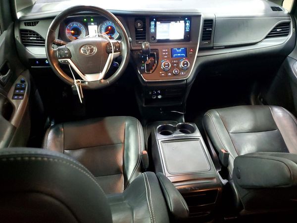 2017 TOYOTA SIENNA