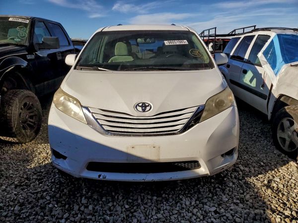 2016 TOYOTA SIENNA