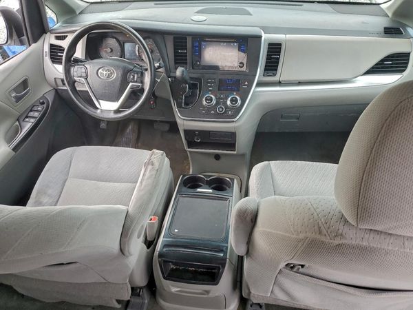 2016 TOYOTA SIENNA