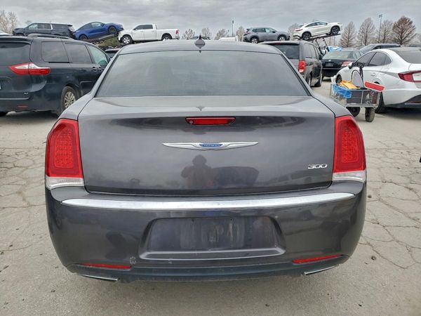 2018 CHRYSLER 300