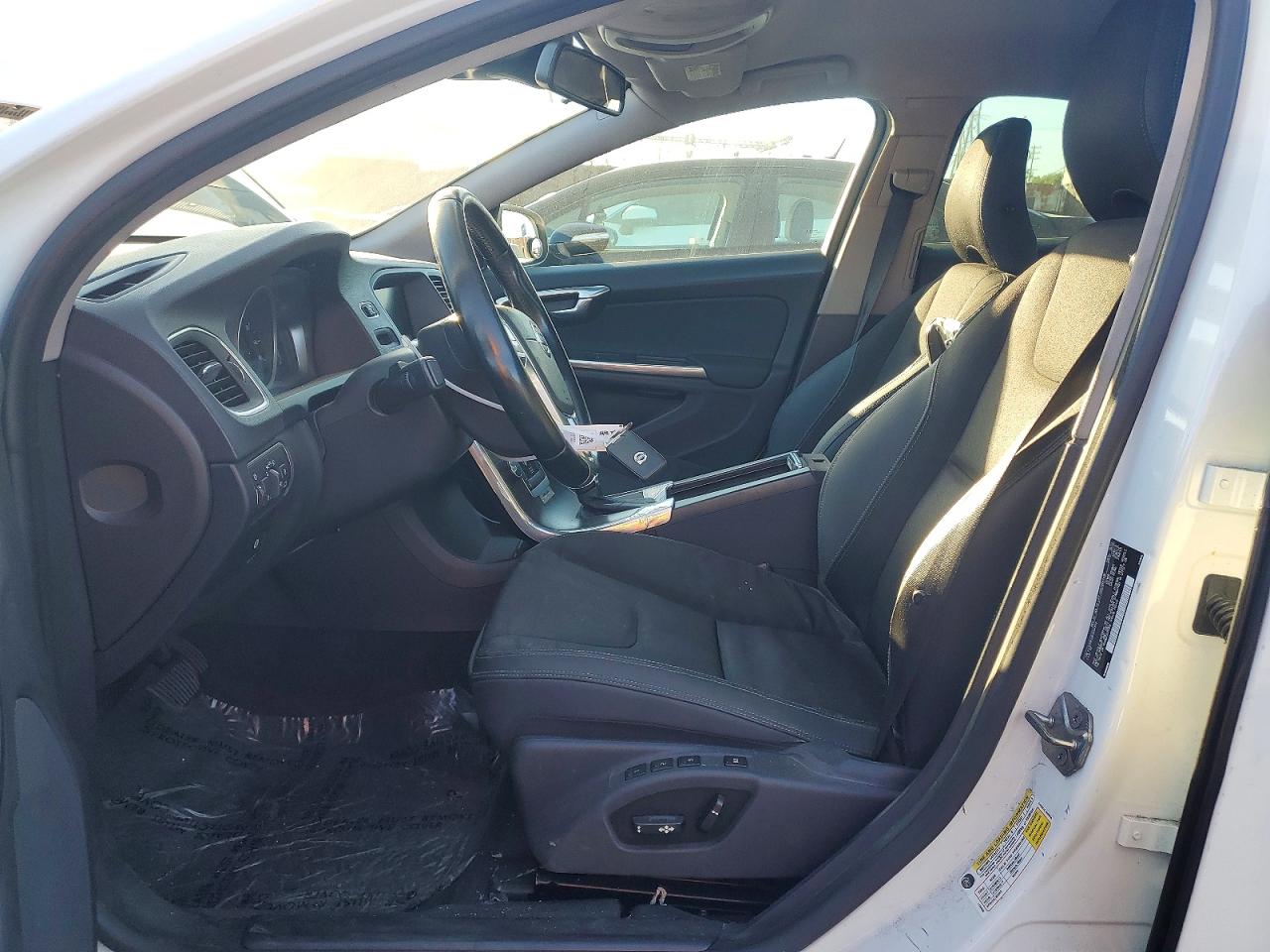 2014 VOLVO S60