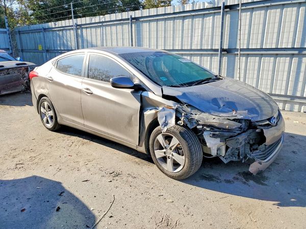 2013 HYUNDAI ELANTRA