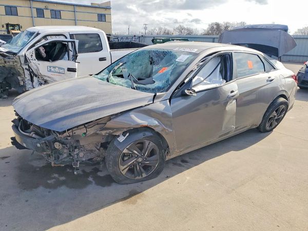 2022 HYUNDAI ELANTRA SEL
