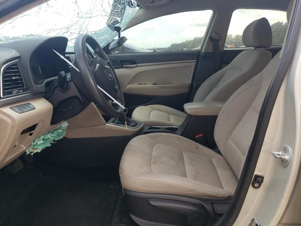 2017 HYUNDAI ELANTRA SE Base — DENT