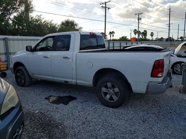 2013 RAM 1500 SLT QUAD CAB 4X4