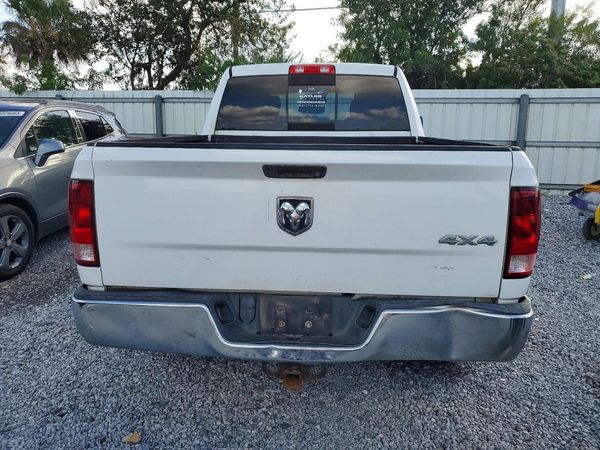 2013 RAM 1500 SLT QUAD CAB 4X4