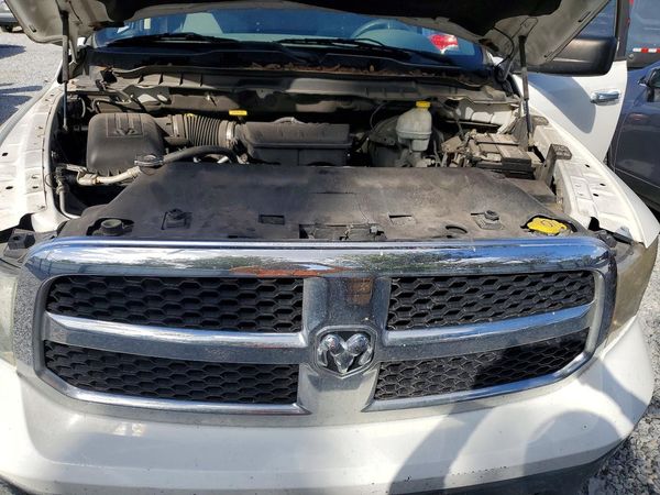 2013 RAM 1500 SLT QUAD CAB 4X4