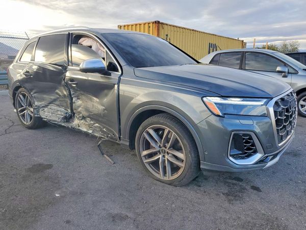 2025 AUDI SQ7 quattro Premium Plus
