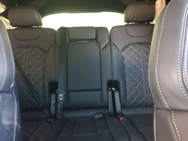 2025 AUDI SQ7 quattro Premium Plus