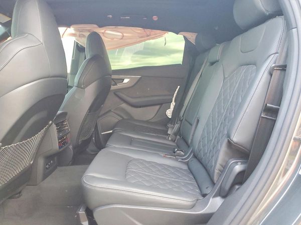 2025 AUDI SQ7 quattro Premium Plus