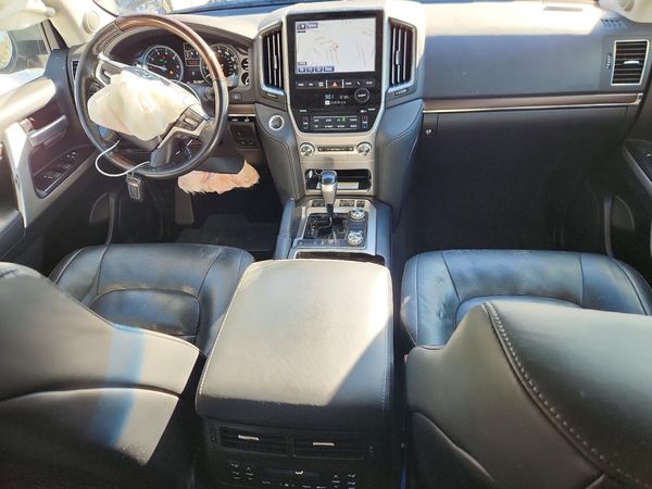2019 TOYOTA LAND CRUISER