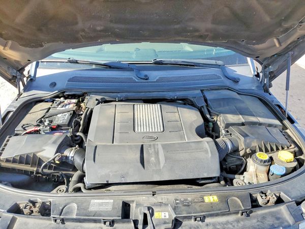 2014 LAND ROVER LR4 Base — Engine bay