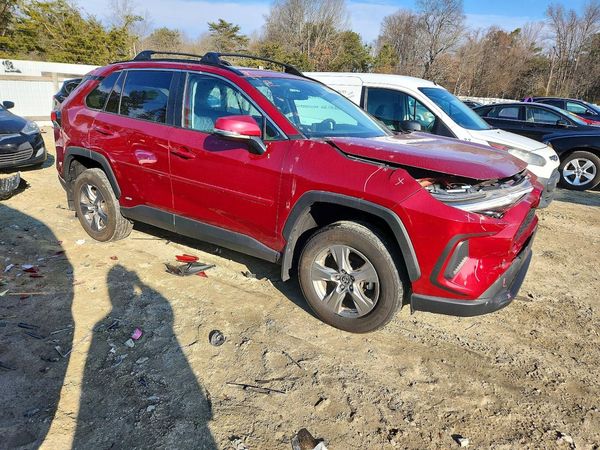 2024 TOYOTA RAV4 XLE