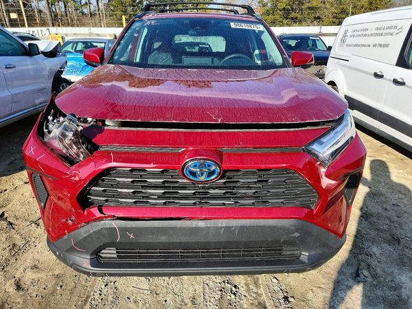 2024 TOYOTA RAV4 XLE
