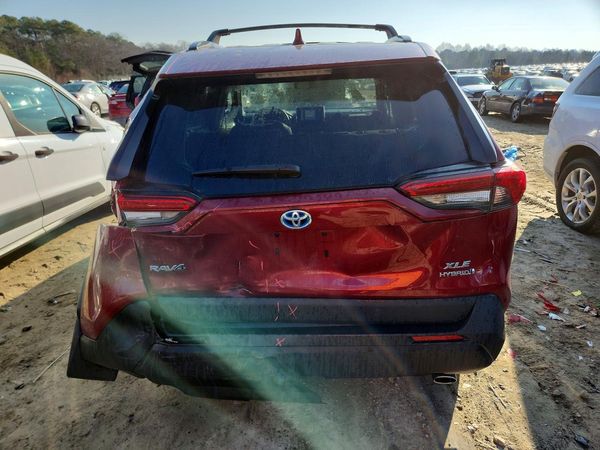 2024 TOYOTA RAV4 XLE