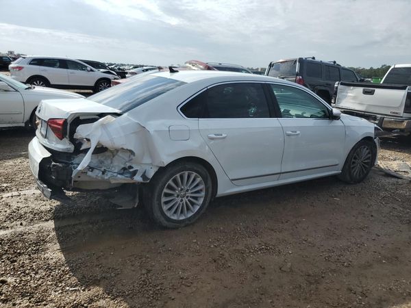 2017 VOLKSWAGEN PASSAT SE