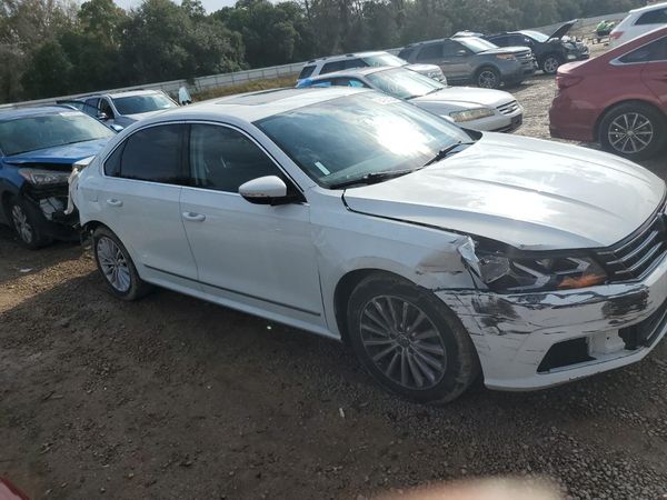 2017 VOLKSWAGEN PASSAT SE