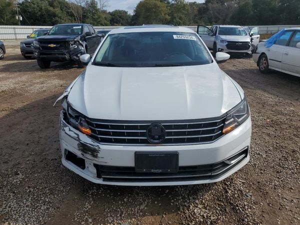 2017 VOLKSWAGEN PASSAT SE