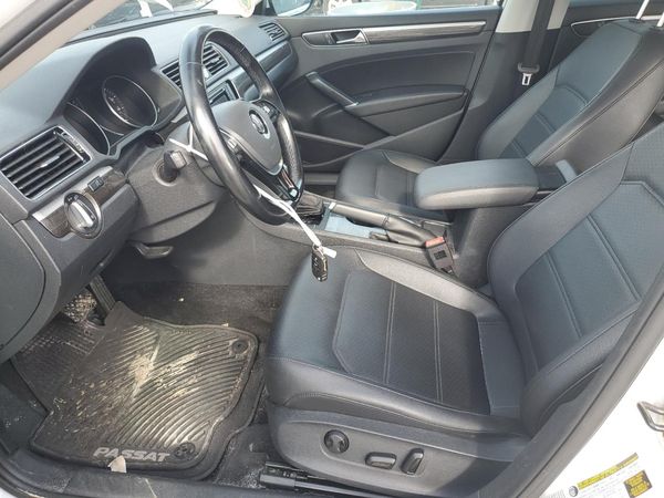 2017 VOLKSWAGEN PASSAT SE