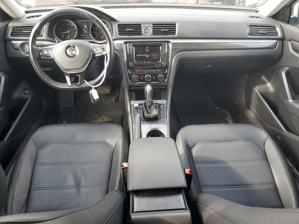2017 VOLKSWAGEN PASSAT SE