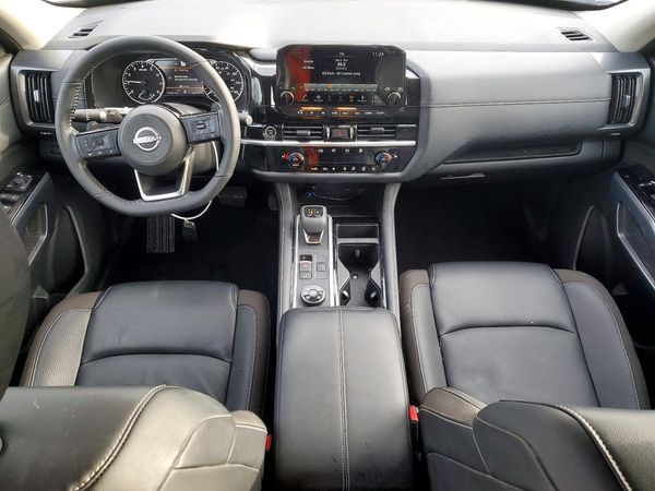 2024 NISSAN PATHFINDER SL