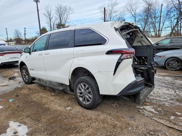 2024 TOYOTA SIENNA