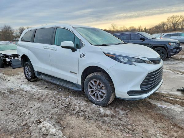2024 TOYOTA SIENNA