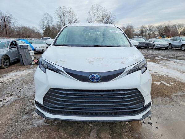 2024 TOYOTA SIENNA