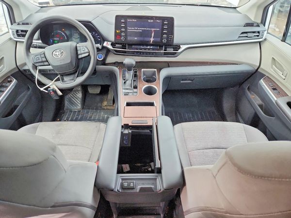 2024 TOYOTA SIENNA