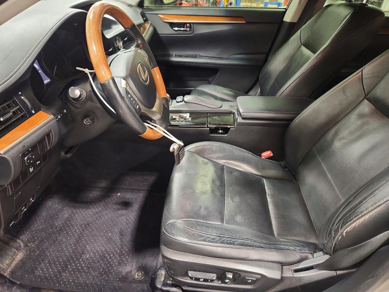 2015 LEXUS ES 300h