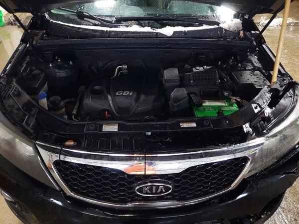 2012 KIA SORENTO GLS(Middle grade) — Engine bay